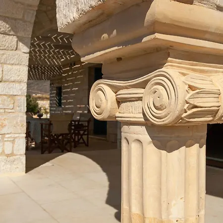 Jean Claud Villa Mesokhórion